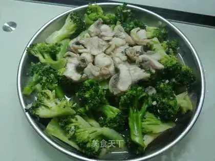 stir-fried sashimi with broccoli