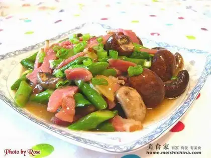 Stewed asparagus and mushroom with ham