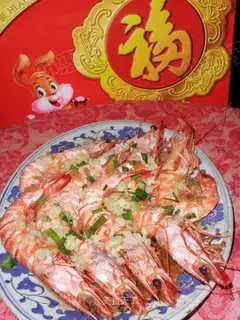Steamed garlic prawns