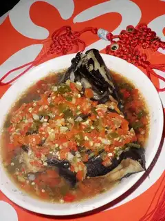 Fish head with chopped pepper and opium