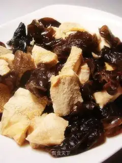 Fungus mixed with tofu