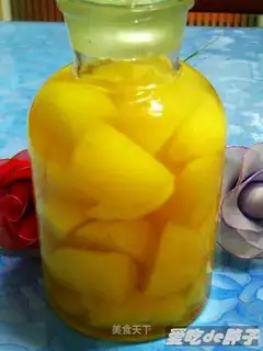 Apples in syrup water