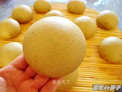 Whole wheat green tea steamed buns