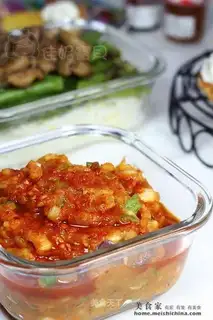 Bibimbap with spicy cabbage and mashed potatoes