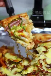 Braised pork and squid pizza