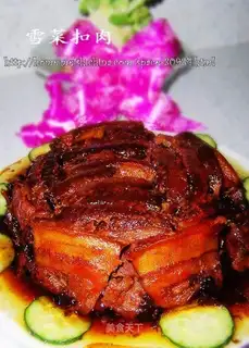 Braised pork with cabbage