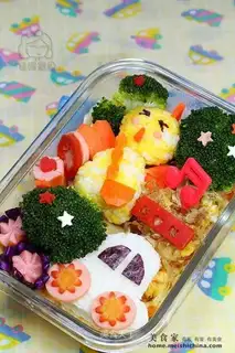 Cartoon chicken bento