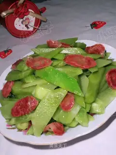 stir-fried sausage with lettuce