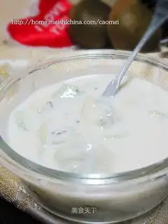 Kiwi fruit yogurt