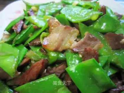 stir-fried peas with bacon