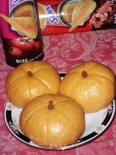 Small pumpkin bean paste bun