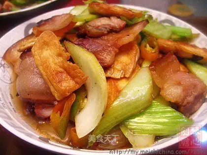 stir-fried bacon with cabbage and dried bean curd