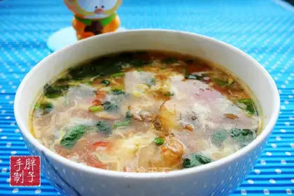 Tomatoes and egg soup