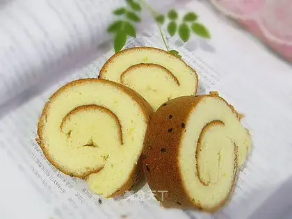 Black sesame cake roll