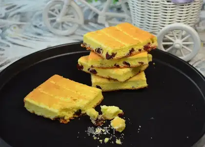 Dry cranberry cake