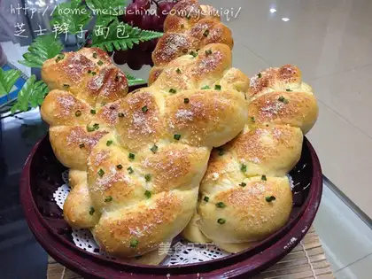 Onion cheese braid bread