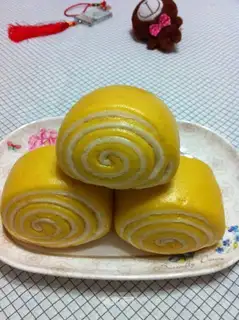 Pumpkin double-coloured buns