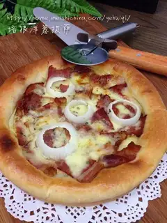 Bacon onion pizza
