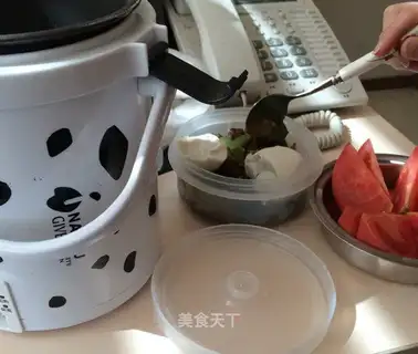 Double eggs with tomatoes