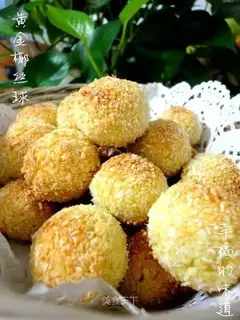 Gold coconut ball