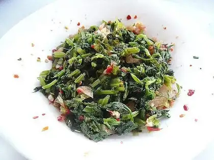 Spicy celery leaves