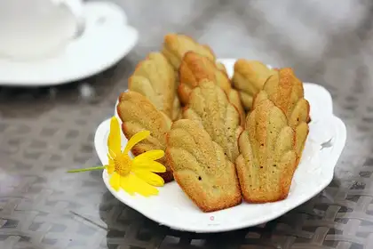 Make a tea Madeline cake