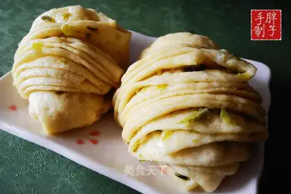 Corn onion rolls