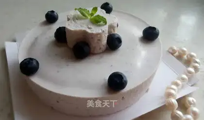 Double blueberry mousse cake