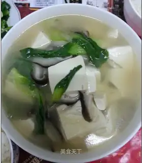 Soup with mushrooms and tofu