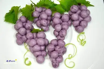 Potato grape buns