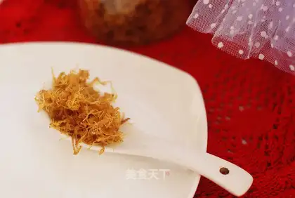 The silk is strong and the gold is loose