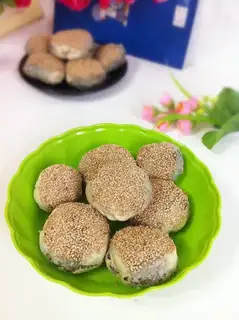 Black sesame pancakes