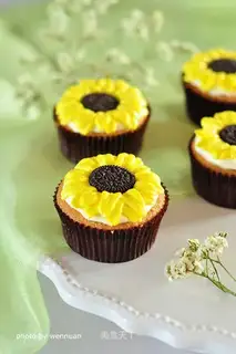 Sunflower cupcakes