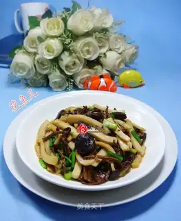 Tea mushrooms, fried fish