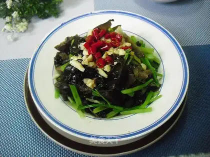 Celery mixed with black wood