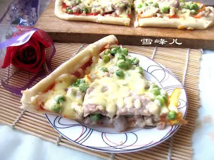 Cream beef pizza