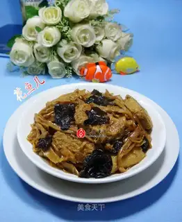 Black-mucked ears burning the chicken