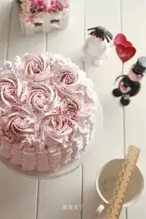 Pink dress with sponge cake