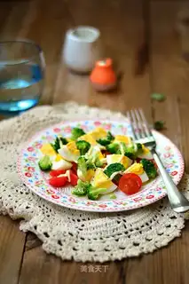 Eggs and vegetables salad