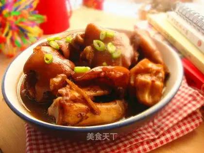Red wine and pig hoof