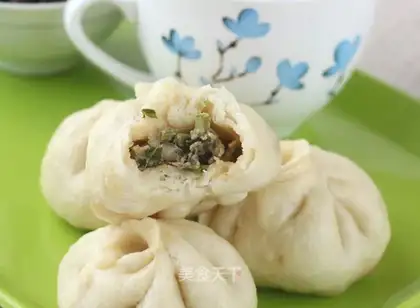 A cabbage bun