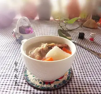 Salted ham and radish soup
