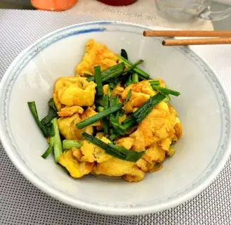 Onion fried eggs