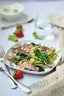 Spinach bacon salad