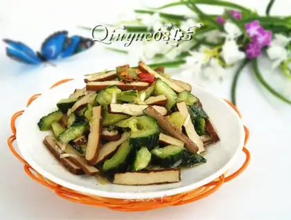 A cucumber with beans