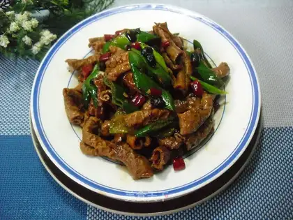 Precious bean-cracker pig intestines