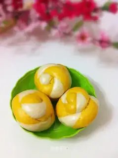 Pumpkin double-coloured buns