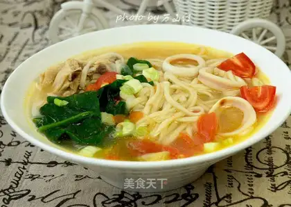 Chicken soup fish noodles