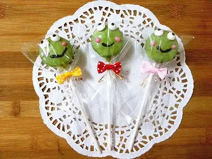 Toad Prince lollipop cake