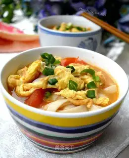 Tomato eggs hanging. Noodles